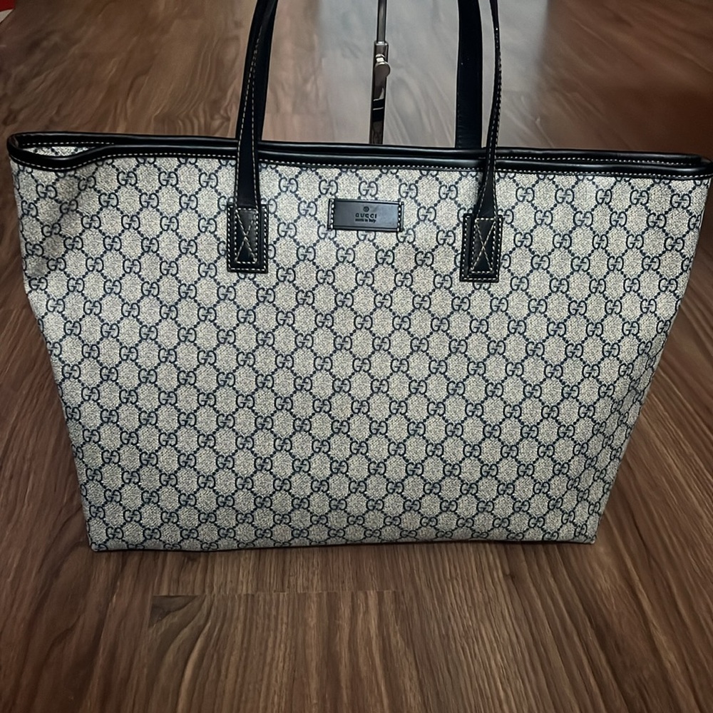 A314- 💯% authentic Gucci shoulder bag - Picture 4 of 16